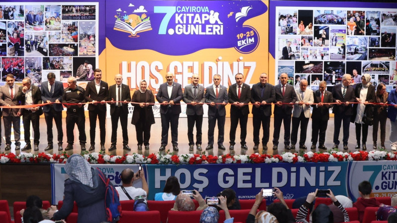 Çayırova 7. Kitap Günleri, kapılarını ziyaretçilerine açtı