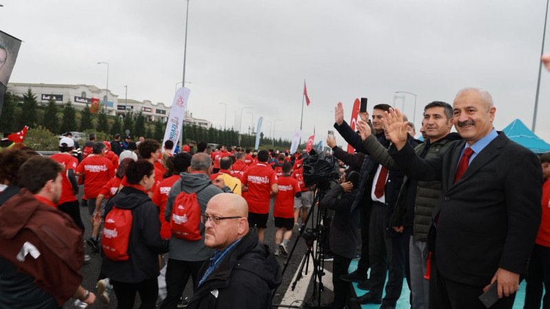 Başkan Büyükgöz, Osmangazi Cumhuriyet Koşusu’nun Başlangıcına Katıldı