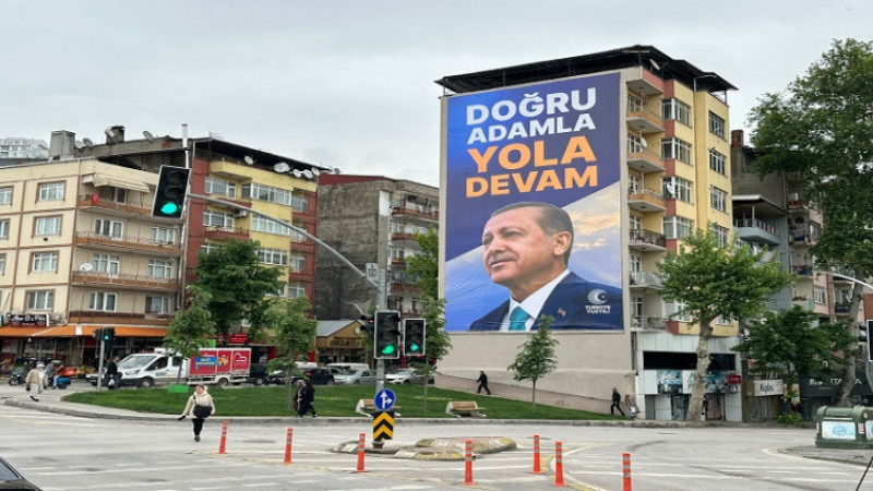 AK Parti Kocaeli, yeni kampanya görselleriyle şehri donatıyor