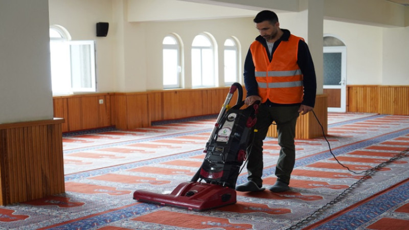 Camiler düzenli olarak temizleniyor