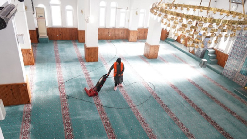 Çayırova’da ibadethaneler düzenli olarak temizleniyor