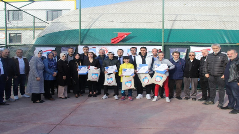 Darıca Trabzonlular Derneği  4 milli sporcuyu ödüllendirdi!