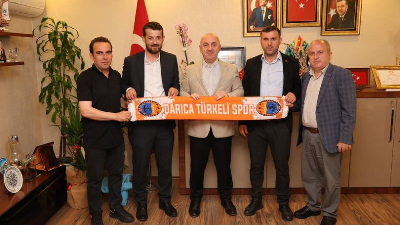 DarıcaTürkelispor Başkanı Yılmaz ve Yönetiminden Başkan Bıyık'a Tebrik Ziyareti