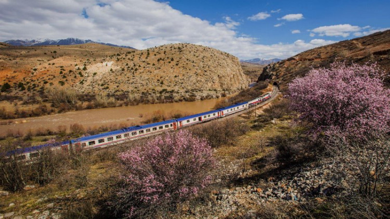 Turistik Tatvan Treni Sefere Çıkıyor!