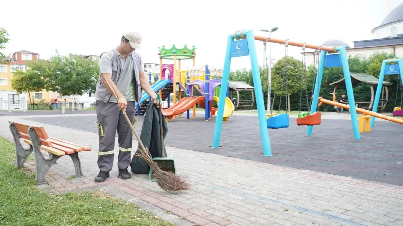 Çayırova’nın Parklarında Düzenli Temizlik