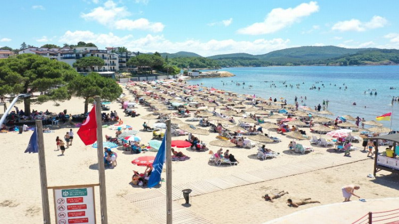 Kocaeli'nin mavi bayraklı plajlarında deniz keyfi