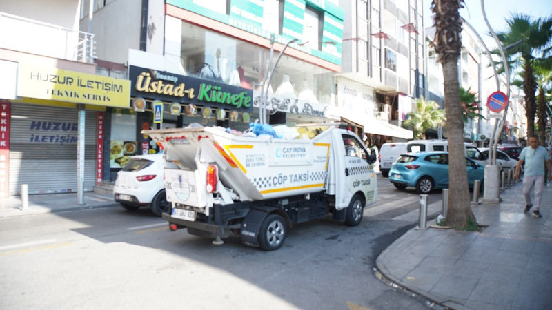 Çayırova'da İşlek Cadde ve Dar Sokaklarda Çöp Taksi Hizmet Veriyor