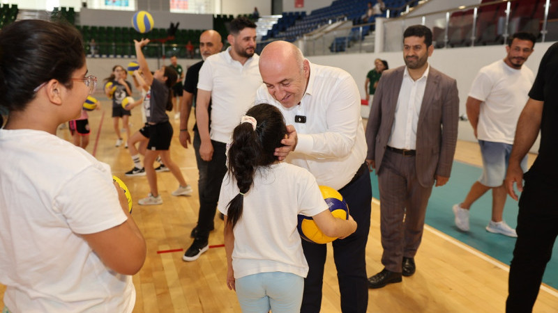 Başkan Bıyık, Yaz Spor Okulu Öğrencilerini Ziyaret Etti