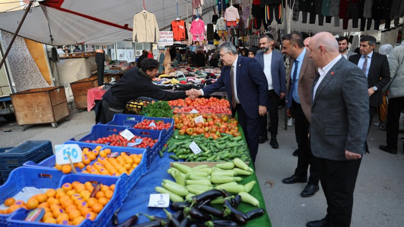 AK Darıca’dan semt pazarına çıkarma!