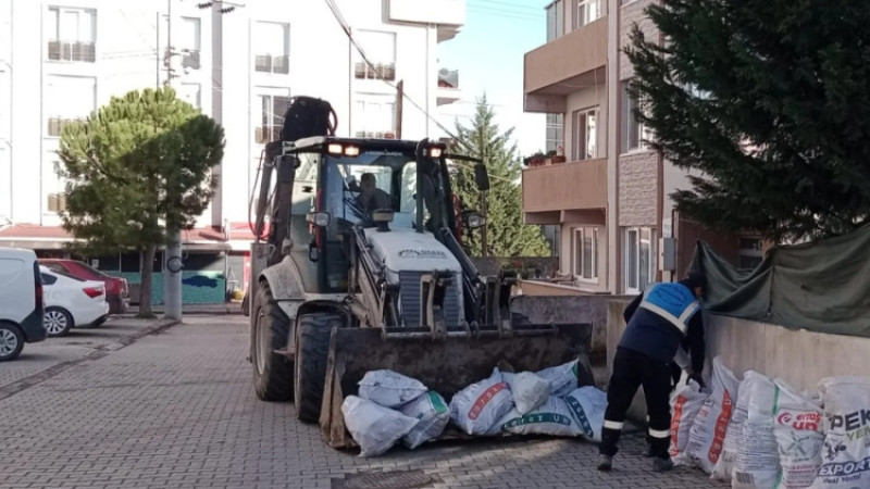 Gebze’de moloz atıkları  adreslerden alınıyor