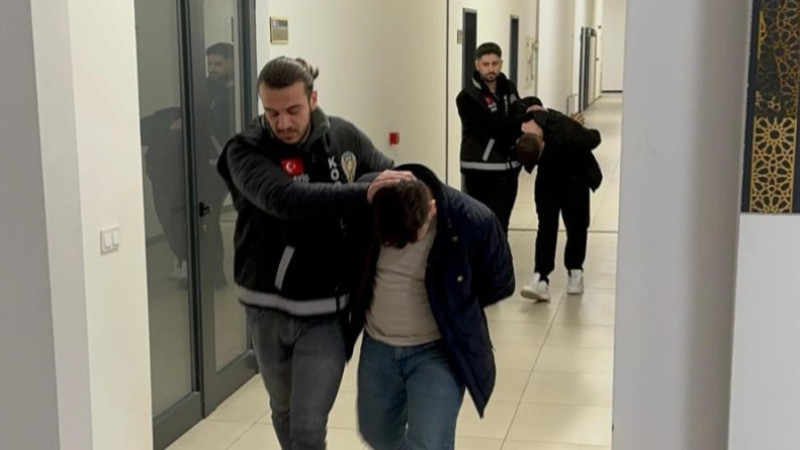 Polisiz Deyip Çayırova'da Vatandaşları Dolandırmışlardı Tutuklandılar!