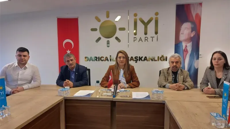 İyi Parti Darıca İlçe Başkanı Pınar Demirel İlçe Yönetimini Tanıttı