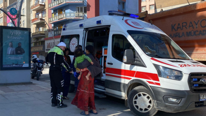 12 yaşındaki çocuk ambulansın önüne atladı