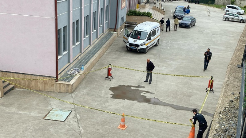 Kocaeli'de okulun 4'üncü katından düşen liseli ağır yaralandı