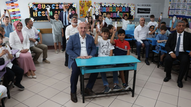 Başkan Bıyık, Karne Heyecanına Ortak Oldu