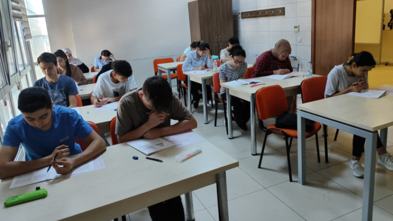 Üniversite hayali kuran gençlere Darıca Belediyesi’nden destek