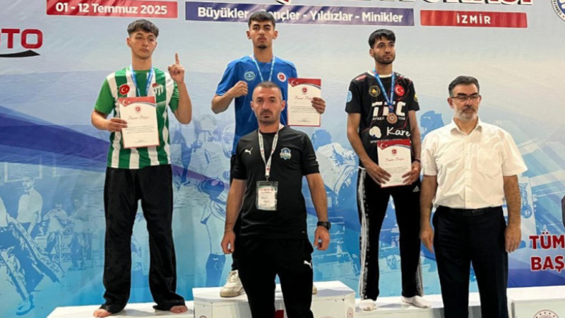 Kick boksta Çayırova’ya Türkiye şampiyonluğu geldi