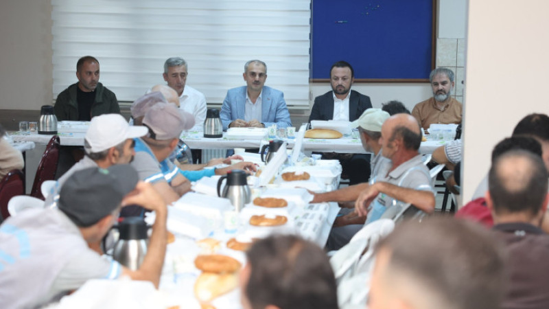 Başkan Çiftçi, temizlik personellerini mesaiye uğurladı