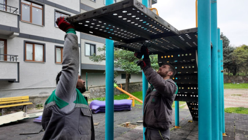 Çayırova’da iki park daha yenileniyor
