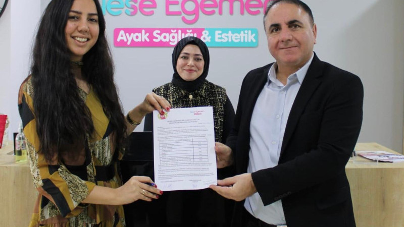 GAZETECİLERİN AYAKLARINA SAĞLIK