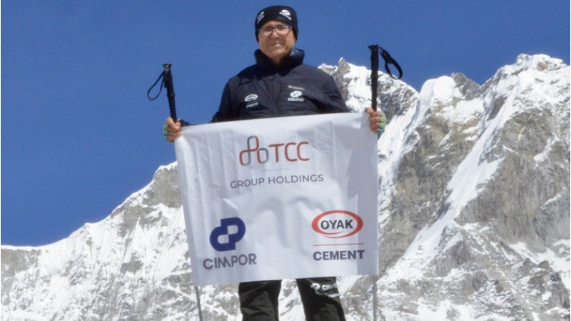 Mustafa Turan, Everest Base Camp Tırmanışını Başarıyla Tamamladı