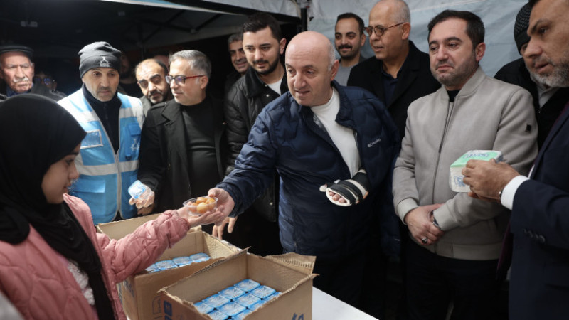 Başkan Bıyık, vatandaşlara lokma ikramında bulundu