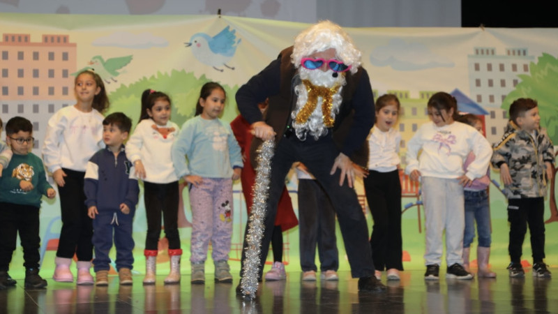 Çayırovalı çocuklar, yılın son etkinliklerinde doyasıya eğlendi