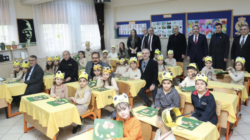 Çayırovalı öğrenciler karne heyecanı yaşadı