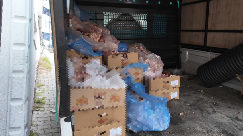 Çayırova Zabıtası, halk sağlığını hiçe sayan işletmeyi mühürledi