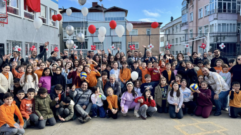 OYAK Çimento “Renkli Yakalar” ile Geleceği Güzelleştiriyor