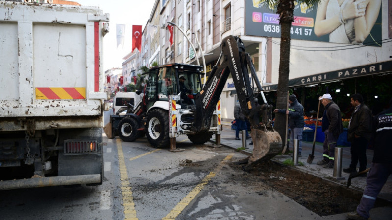 Fen İşleri ekipleri, Fatih Caddesi’nde bakım-onarım çalışması yaptı