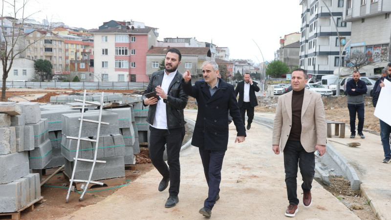 Başkan Çiftçi, kent meydanındaki çalışmaları inceledi