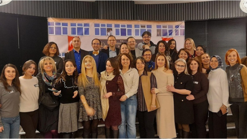 Neşet Yalçın Süper Lisesi Mezunları Yıllar Sonra Aynı Sofrada Buluştu