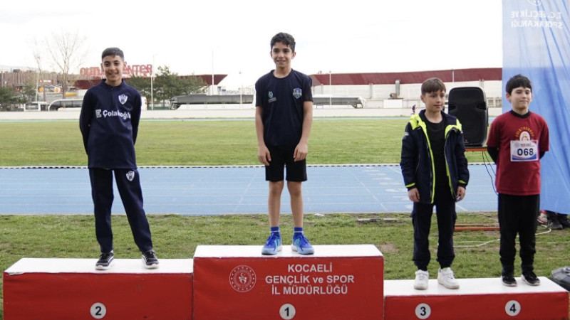 Çayırova’ya atletizmde 2 madalya geldi