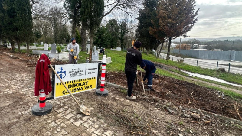 Pelitli Mezarlığı’nda tel çit ve panel uygulaması