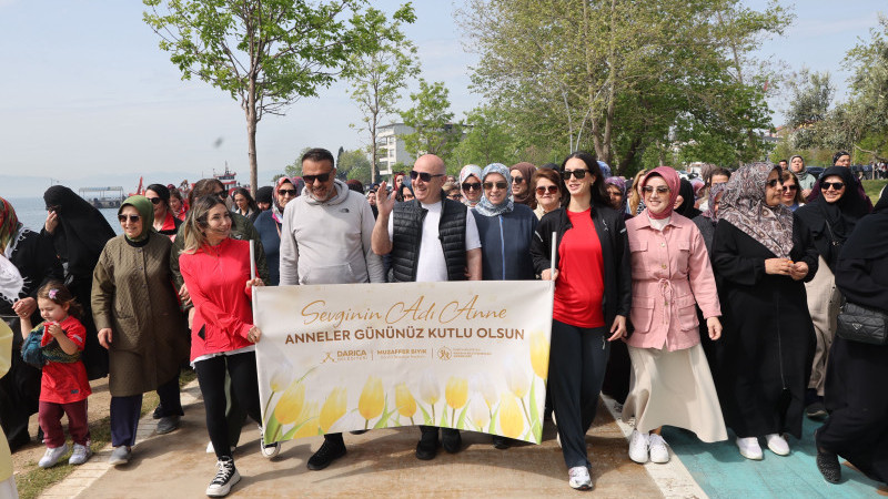 Anneler gününde Darıca’da anlamlı yürüyüş