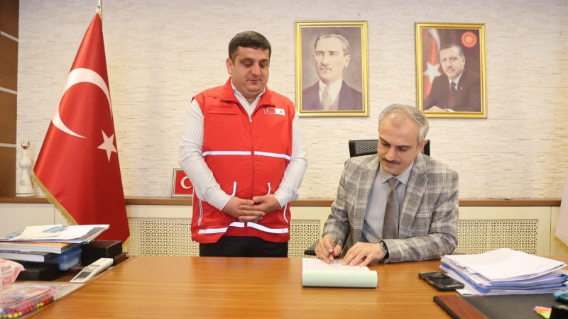 Başkan Çiftçi Kurban Bağışını Gazze İçin Kızılay’a Emanet Etti!