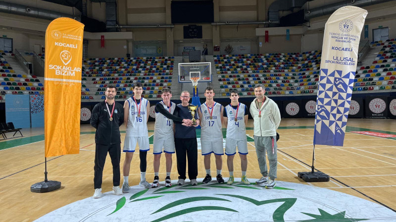 Çayırova Belediyesi’nin genç basketbolcuları il şampiyonu oldu