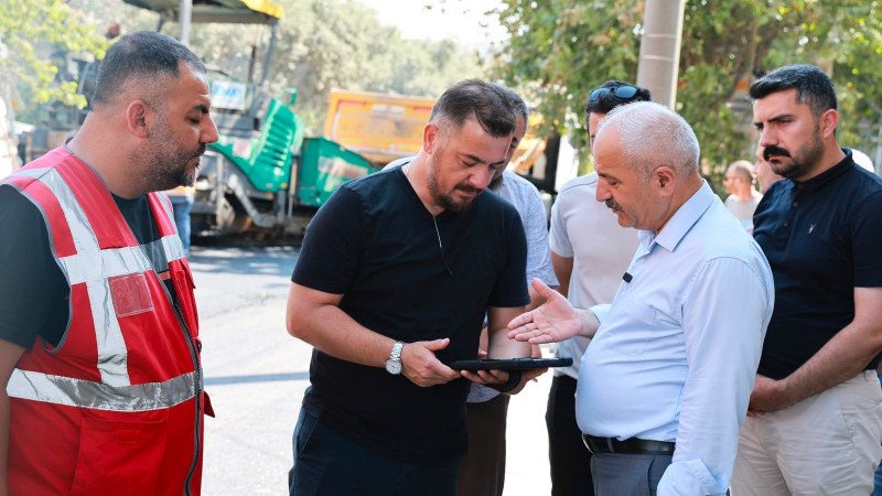 Başkan Büyükgöz, İstasyon Mahallesi'nde Devam Eden Asfalt Çalışmalarını Yerinde İnceledi