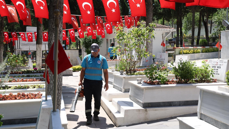 Mezarlık ve Şehitliklerde Kapsamlı Bakım Çalışması