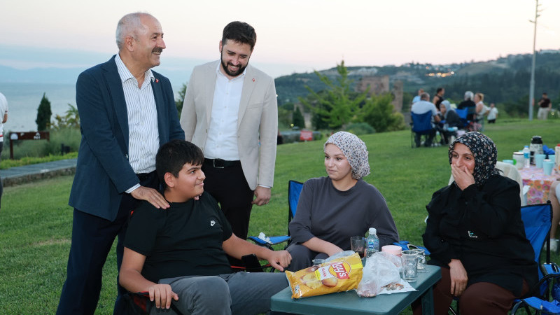 Başkan Büyükgöz, Eskihisar Millet Bahçesi ve Botanik Parkı'nda Vatandaşlarla Bir Araya Geldi