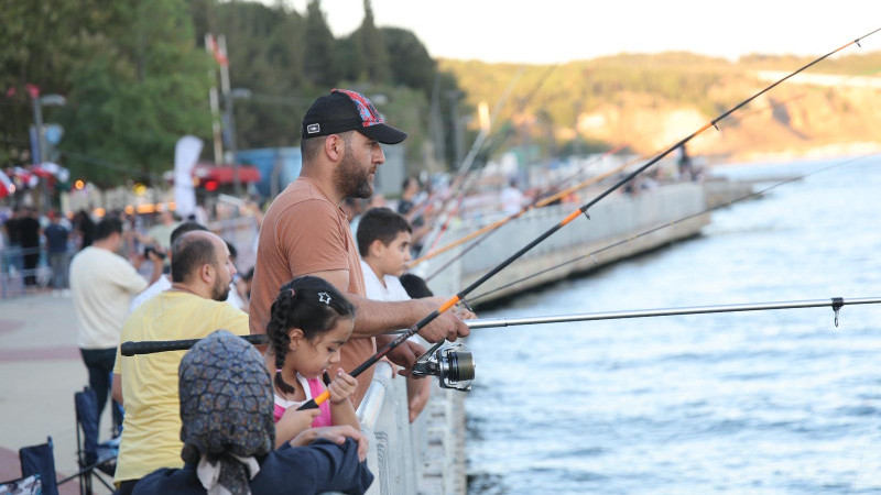 Baba-Çocuk Balık Tutma Keyfi Eskihisar’da Gerçekleşti