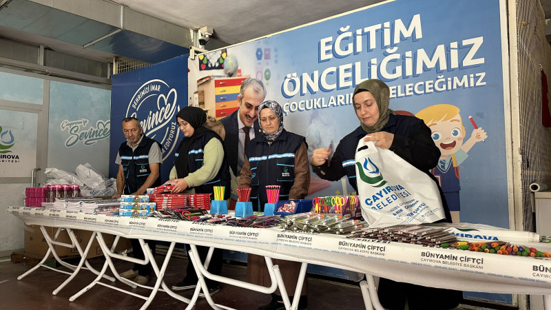 Çayırova Belediyesi’nden öğrencilere kırtasiye yardımı