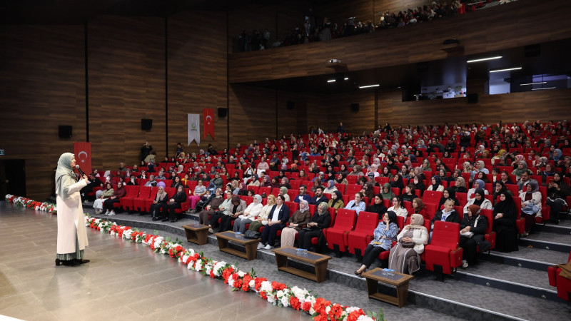 Saliha Erdim’den Çayırova’da aile üzerine söyleşi