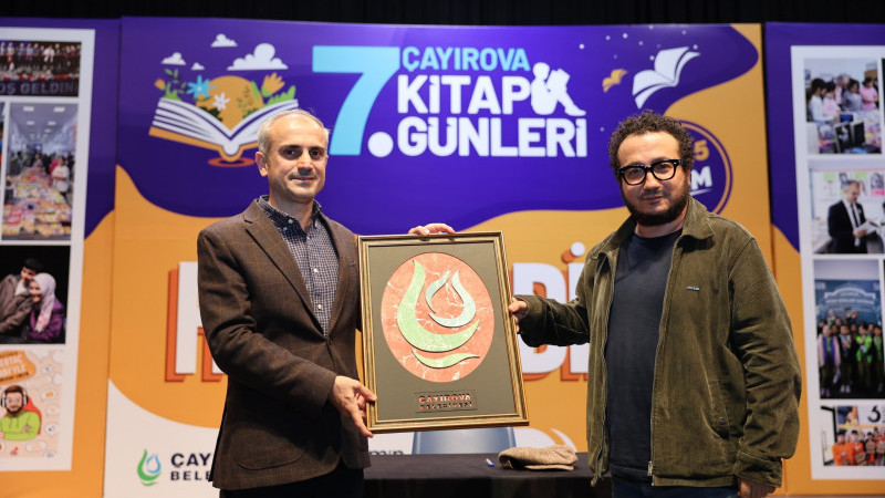Erbaş, Çayırovalı sevenleriyle kitap günlerinde buluştu